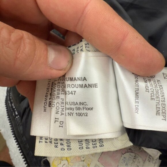 Moncler Size 6 US Kids Black Puffer Jacket with Fur Hood w/Flaws - Picture 13 of 16